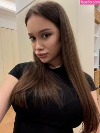 What's the name of this pornstar?
