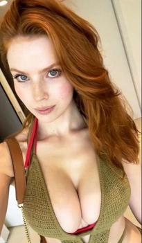 What's the name of this pornstar?