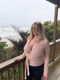 What's the name of this pornstar?