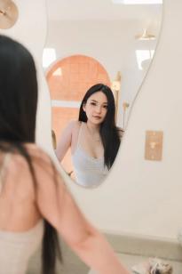 What's the name of this pornstar?
