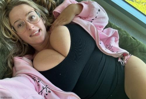 What's the name of this pornstar?