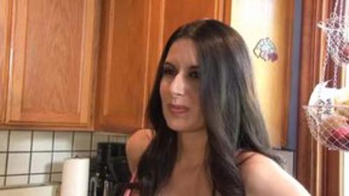 Nikki Daniels l