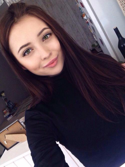 What's the name of this pornstar?