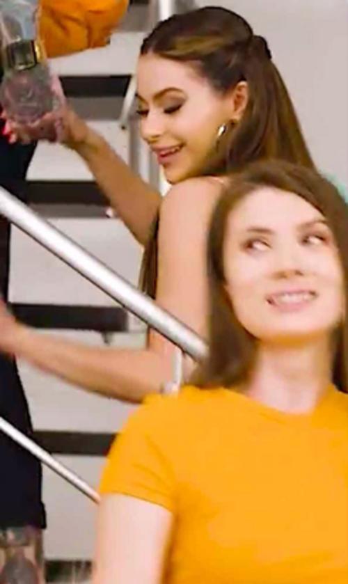 Nicole Black & Nicole Aria inScissor Happy Slut Gets Threeway! (Horny Hostel)