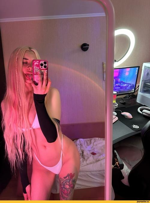 What's the name of this pornstar?